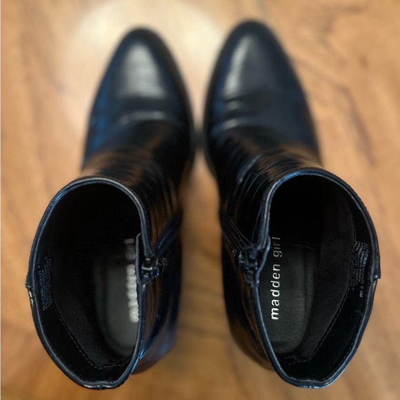 Madden Girl Women’s Size 6.5 Klicck Black Faux Leather Pointy Toe Ankle Boot - Picture 6 of 7